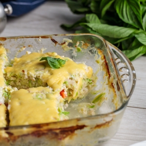 Запеканка из кабачков с курицей под сыром