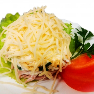 Салат-коктейль с ветчиной и сыром