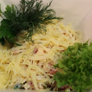 Салат "Цыпленок с сыром"
