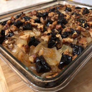 Свинина с черносливом и грецким орехом