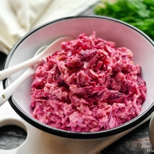 Свекольный салат с крабовыми палочками