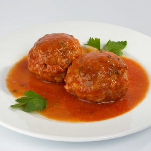 Биточки мясные с томатным соусом