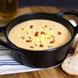 Сливочный крем-суп с сыром и беконом