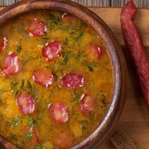 Гороховый суп-пюре с охотничьими колбасками