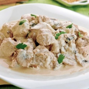 Филе куриной грудки в сливочно-чесночном соусе