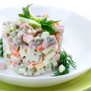 Оливье с колбасой вареной